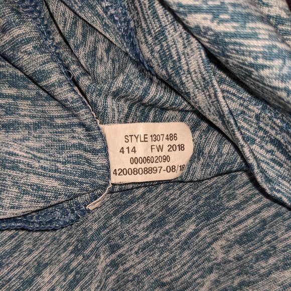 Under Armour Long Sleeve Heatgear Tech Shirt in a Misses size XS - Picture 16 of 16